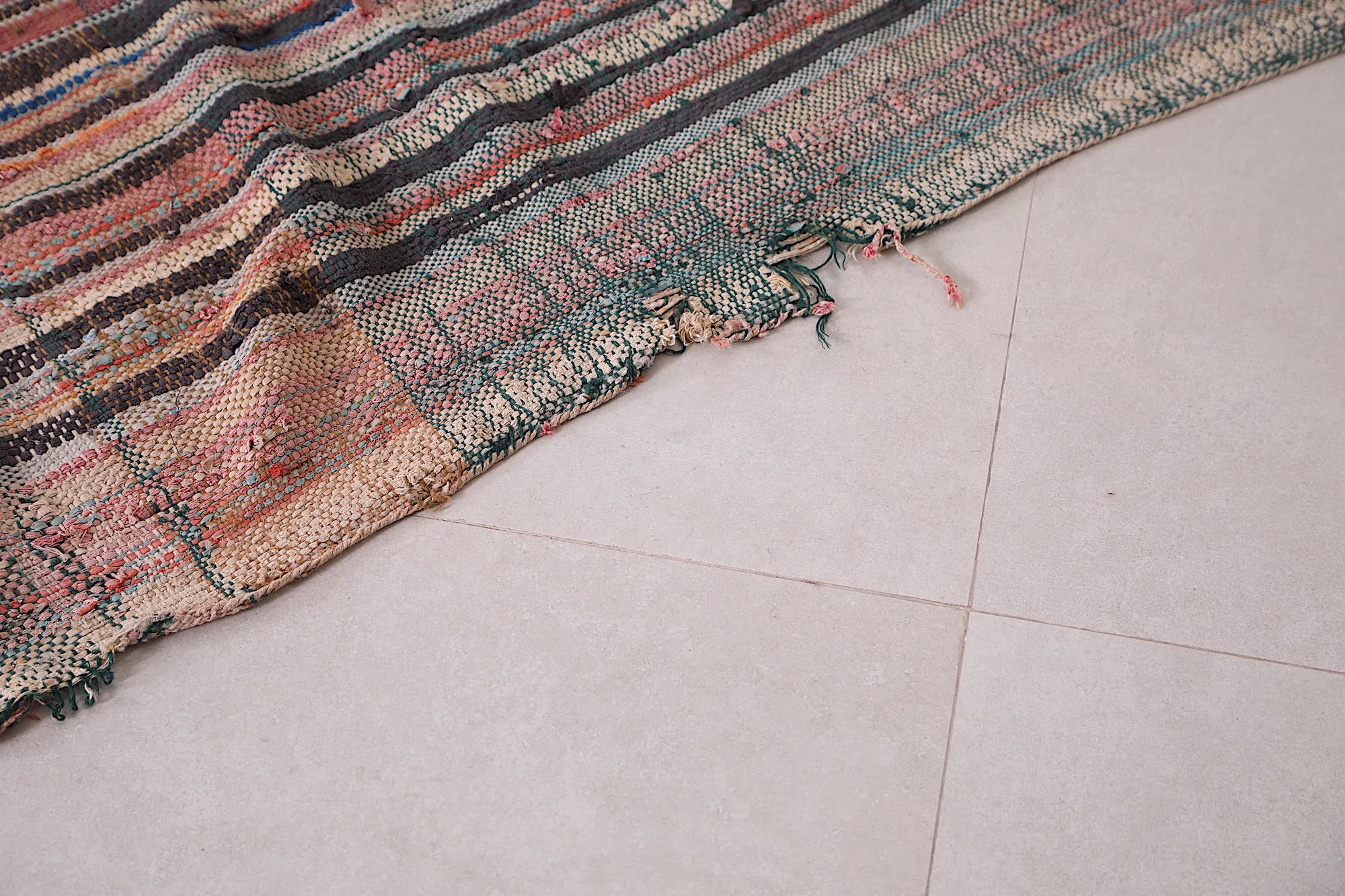 Vintage Moroccan Handwoven Kilim Rug 4.7 FT X 7.6 FT - Authentic Craftsmanship