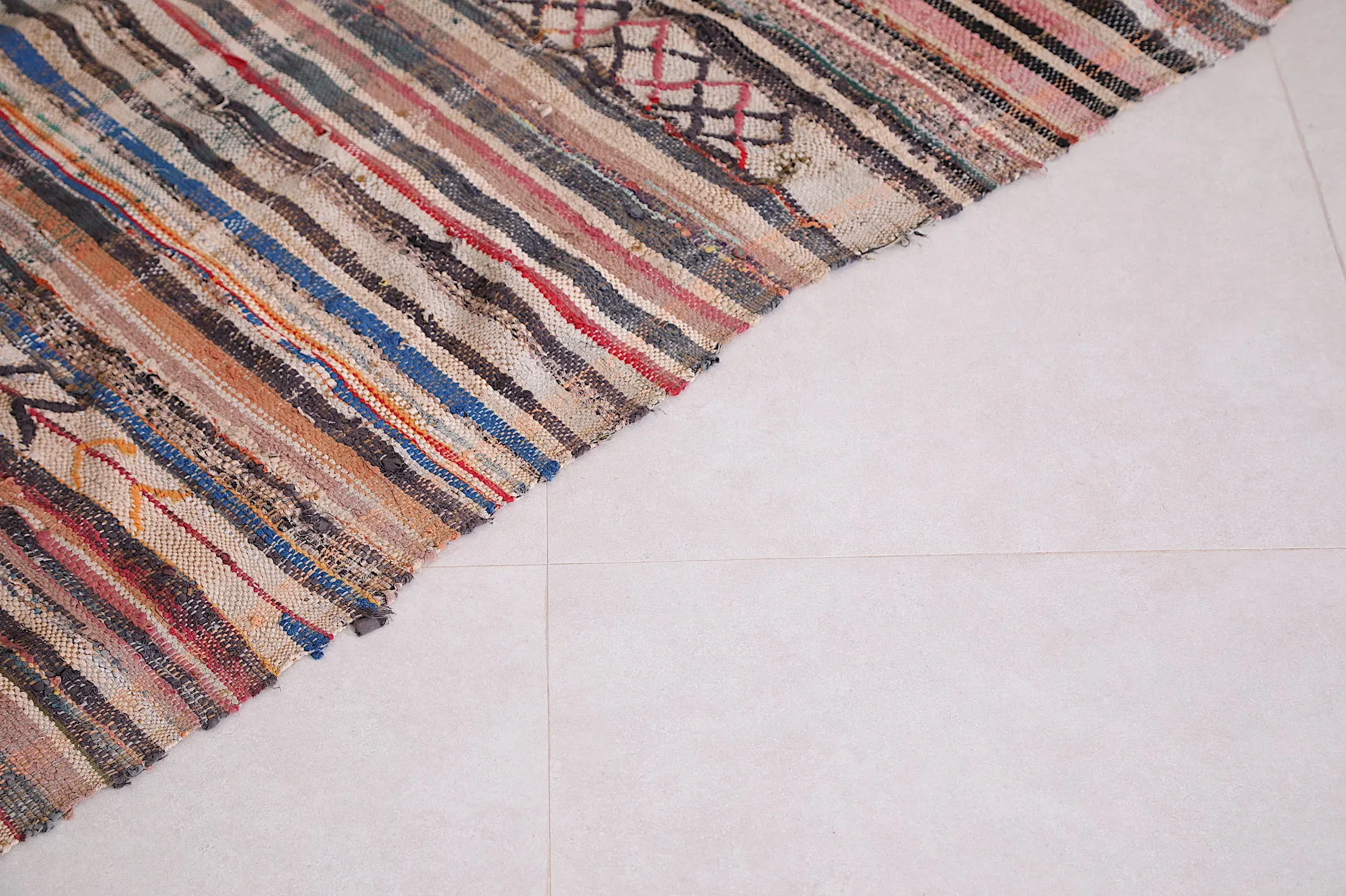 Vintage Moroccan Handwoven Kilim Rug 4.7 FT X 7.6 FT - Authentic Craftsmanship