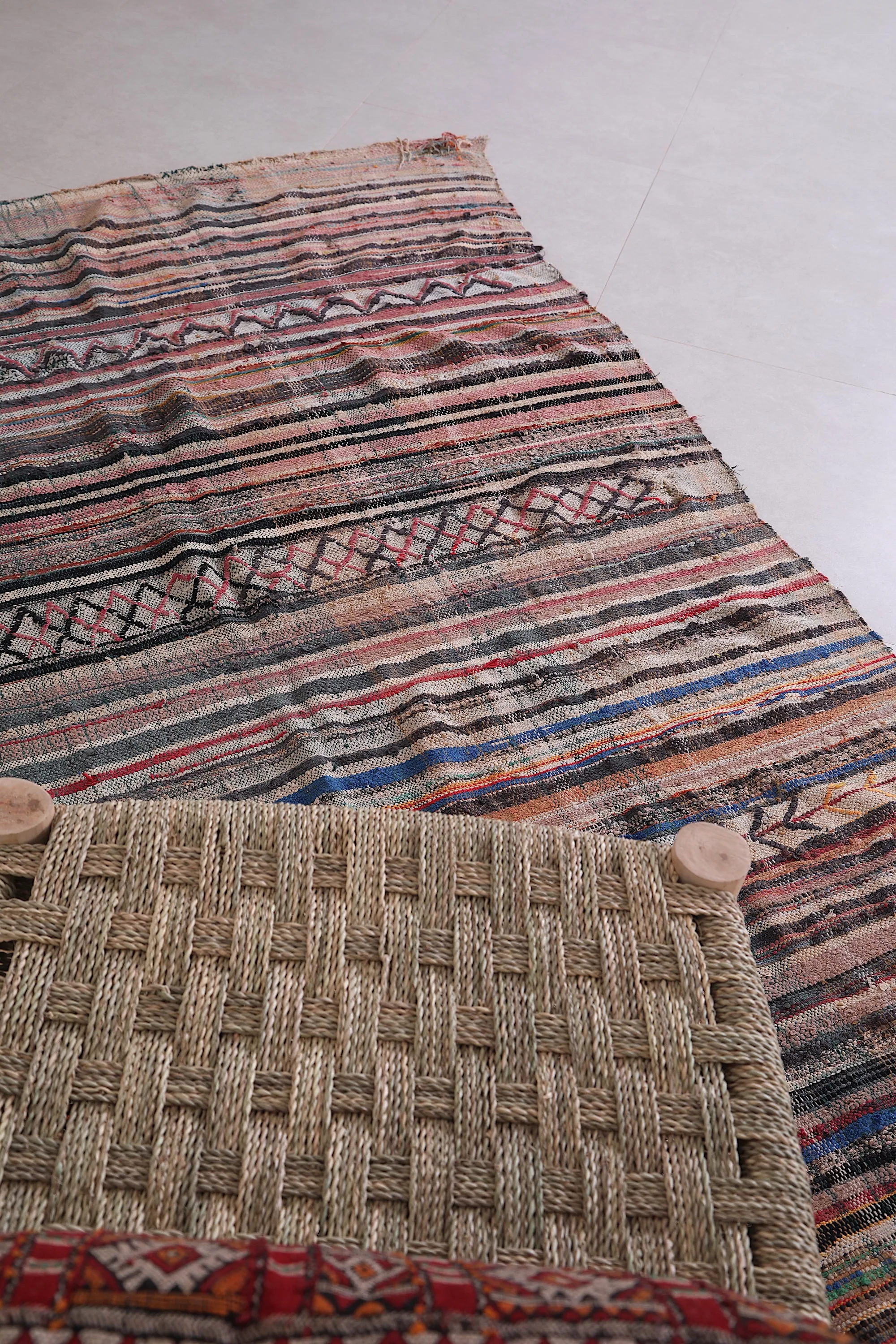 Vintage Moroccan Handwoven Kilim Rug 4.7 FT X 7.6 FT - Authentic Craftsmanship