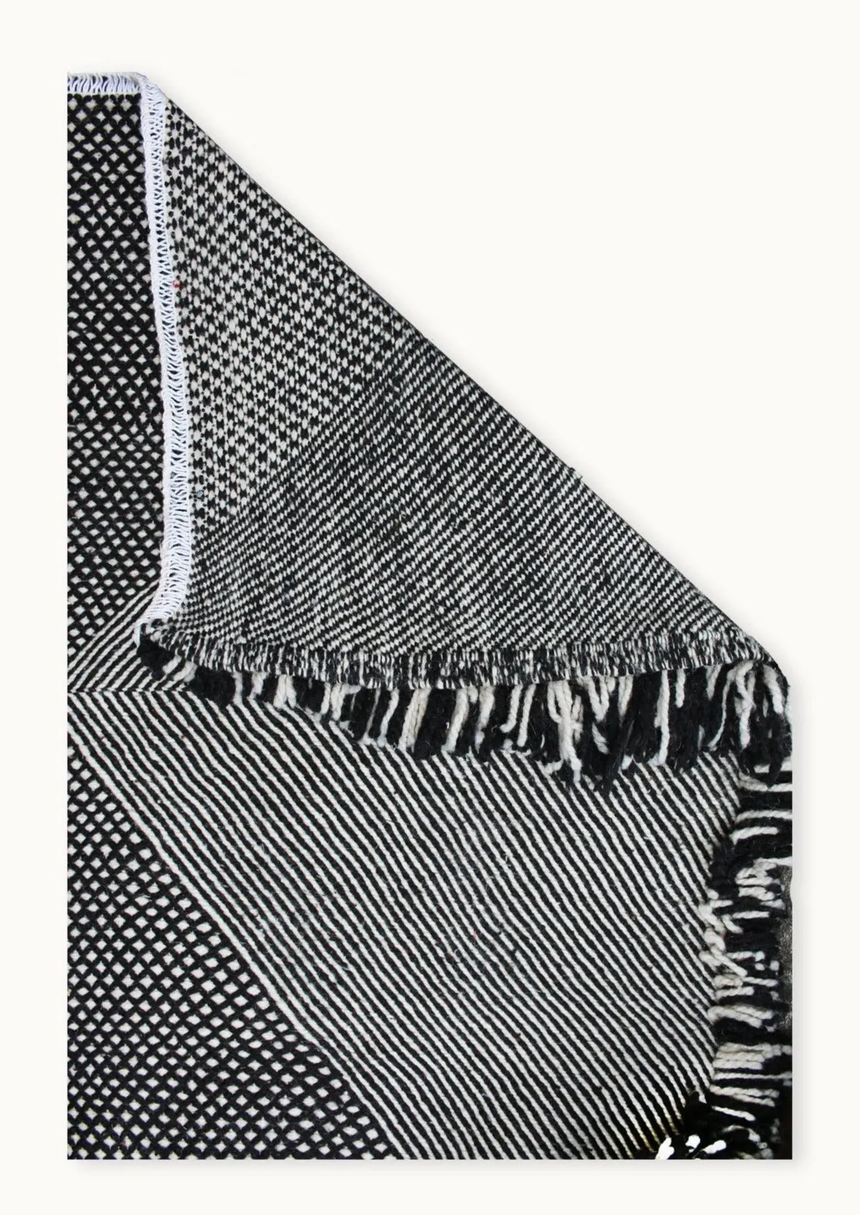 Zanafi accent rug